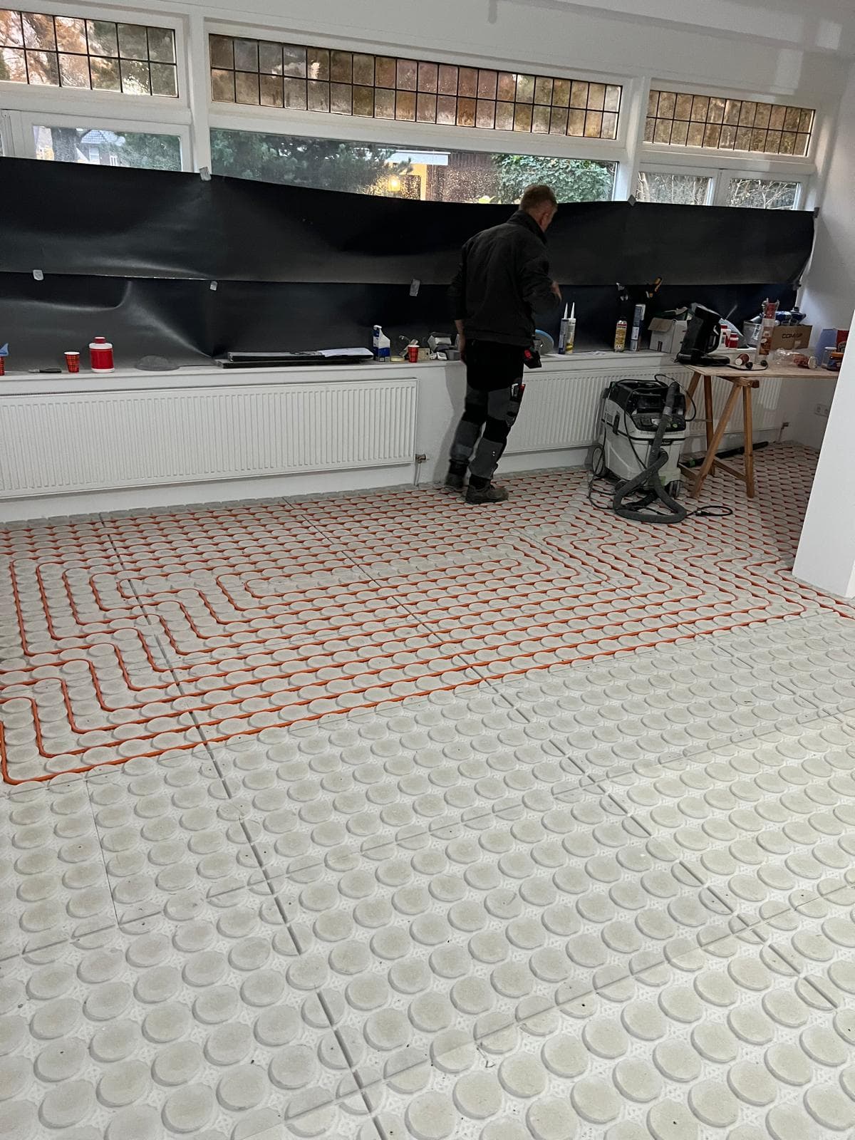 Vloerverwarming leidingen aanleg door Diamant Renovatie BV